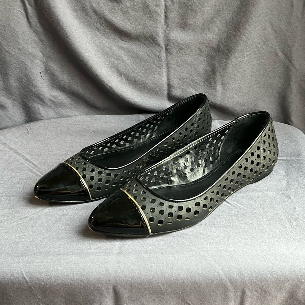 sz 6 Calvin Klein black flats